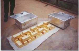 Lingots d'or et poudre d'or
